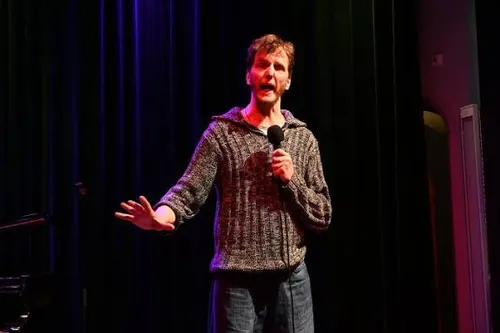 17638886115989160498960605281853