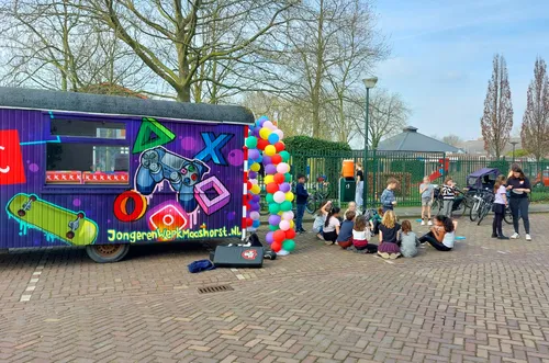 De keet van MC jongerenwerk op locatie in Maashorst