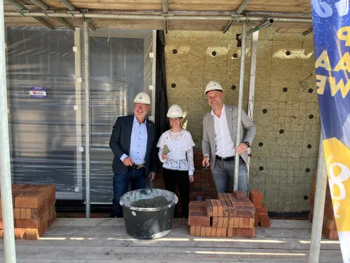 eerste steen Bouwmij Janssen Gemeente Maashorst Mooiland