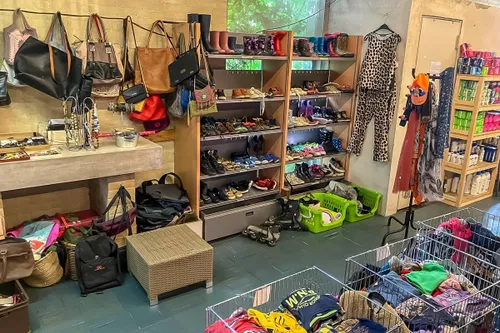 02. Kledingbeurs Caritas Uden (19 oktober 2025)