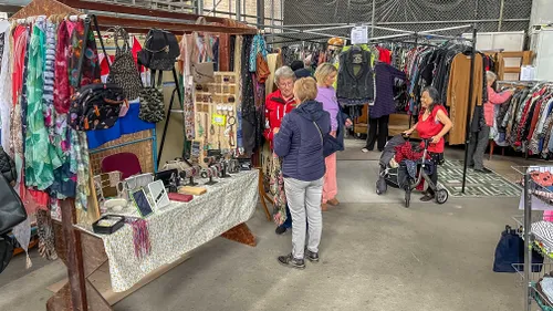 02. Kledingbeurs Caritas Uden (19 oktober 2025)