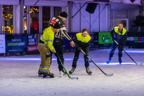 22-12-2025 Ijshockey Politie Brandweer Uden on Ice-11