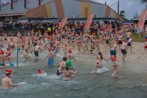 01-01-2026 Nieuwjaarsduik Hemelrijk Volkel-11
