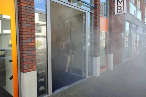 18-03-2026 Winkel in Uden vol rook 02