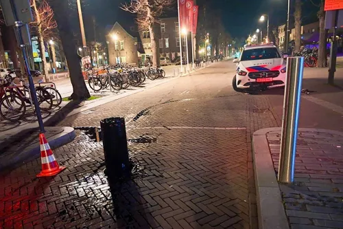 19-03-2026 Politie rijdt op paaltje in Uden 03