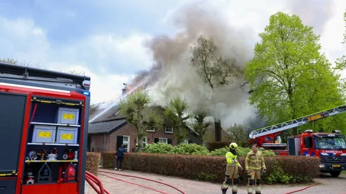 19-04-2026 Dakbrand boerderij Uden 02