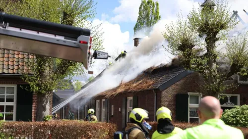 19-04-2026 Dakbrand boerderij Uden 06