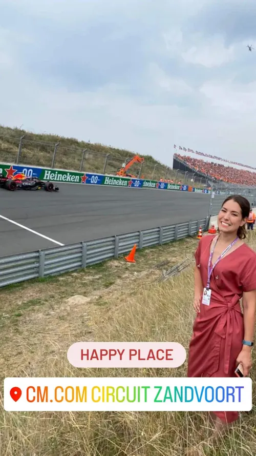 amber brantsen in duinen tijdens dutch gp