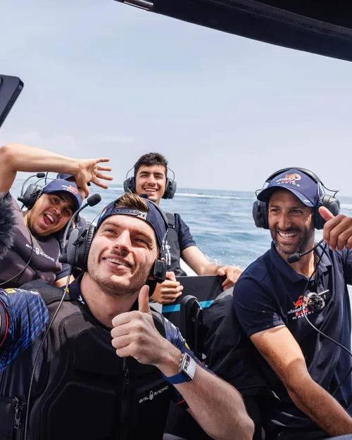 cap backwards or cap forwards f1 maxverstappen redbullracing