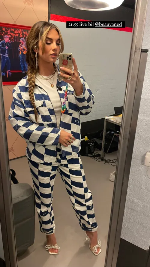 is dat maan de steenwinkel of een schaakbord op deze foto