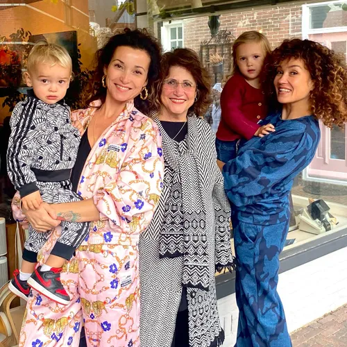 katjaschuurman 1697911867 3218640486426275468 2223955761