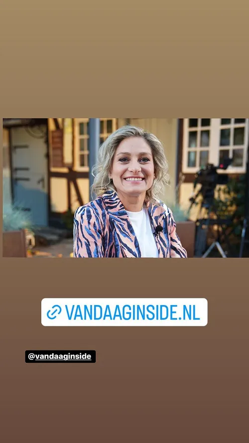 roxykneet 2935743486033432535