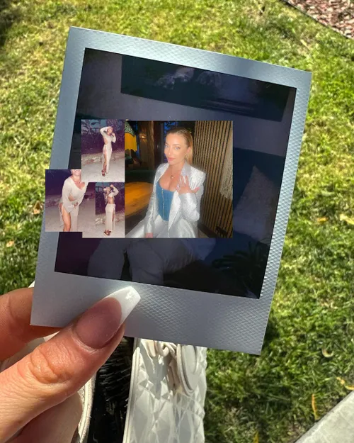 amy vol van og3ne draagt loszittend jurkje waardoor je bijna alles kan zien