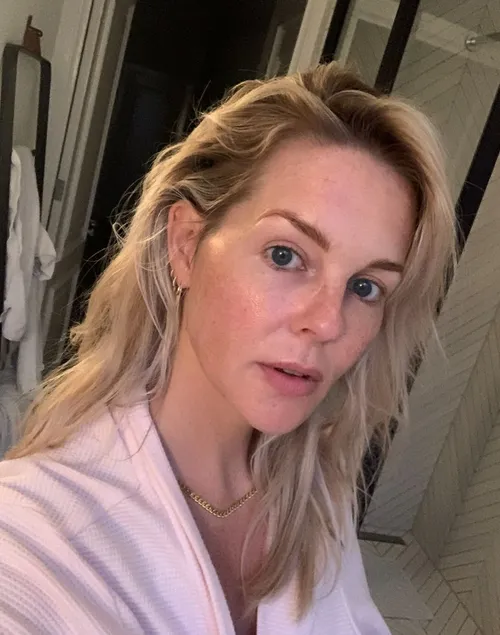 chantal janzen is 45 jaar en nog steeds een beeldschone dame