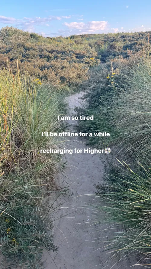 davina michelle is doodmoe en zet alles daarom op pauze