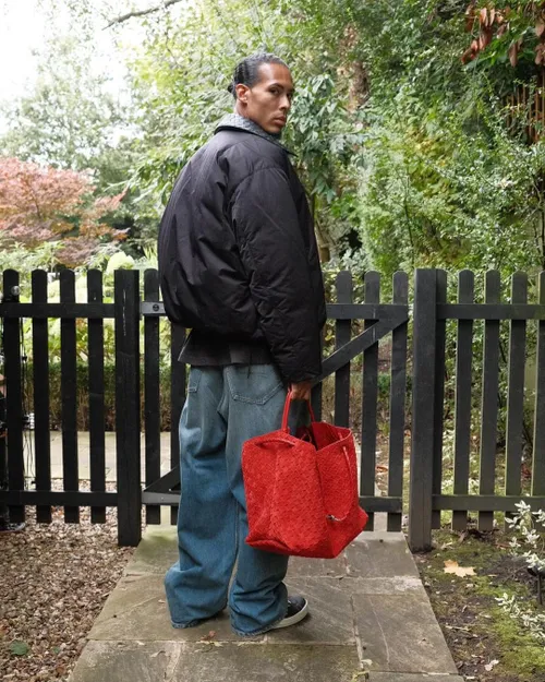 de extreme oversized broek van voetballer virgil van dijk