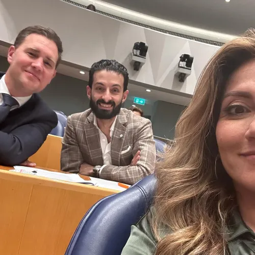 dilan yesilgoz selfie 1