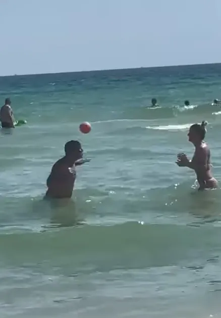 estavana polman speelt kletsnat spelletje met rafael van der vaart