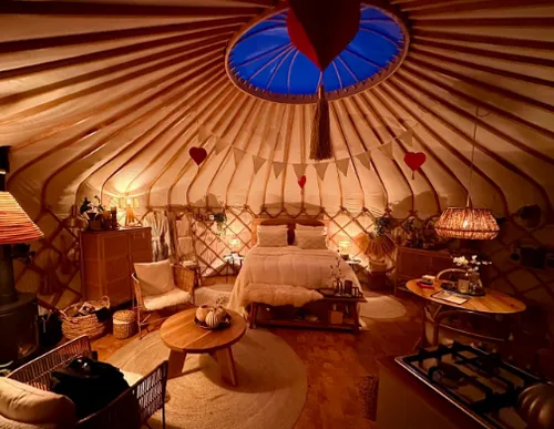 gwen van poorten laat haar fans meegenieten van haar ochtend in een knusse jurt