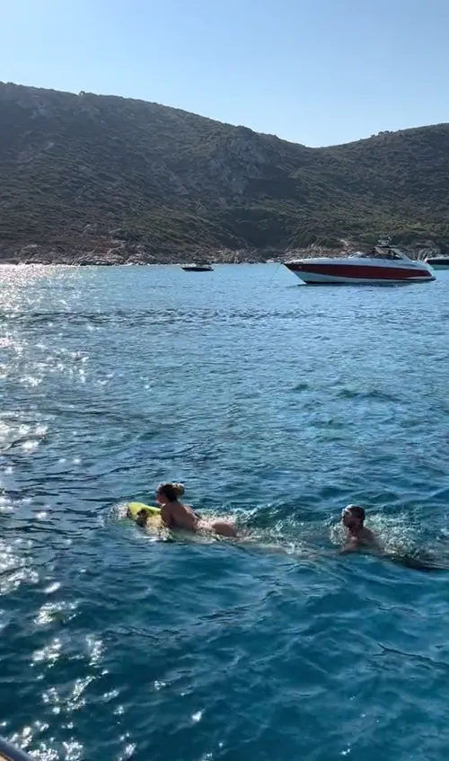 jutta leerdam showt jake paul graag haar achterzijde