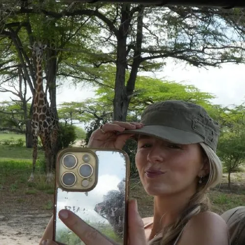 lies zhara giraffe 2