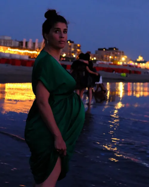 marieke elsinga showt haar grote rondingen aan iedereen