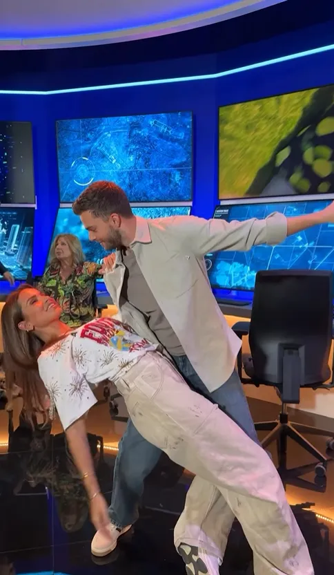 monica geuze en buddy vedder laten hun goede connectie zijn bij the masked singer