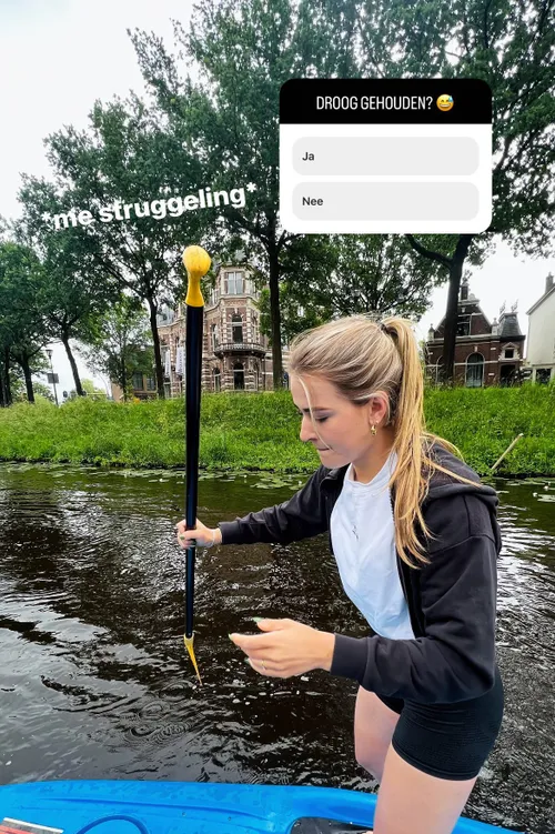 schaatsster robin groot houdt het nauwelijks droog tijdens wiebelig ritje met flinke staaf