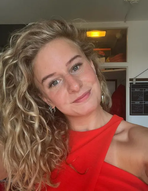 tess schouten is de knapste zwemster