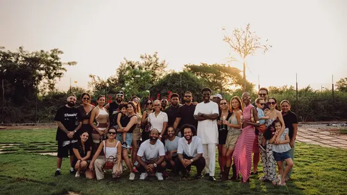 Memphis Depay met zijn familie in Ghana