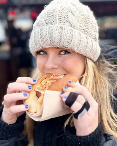 Sylvana IJsselmuiden met flinke worst