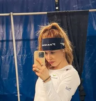 antoinette de jong 27