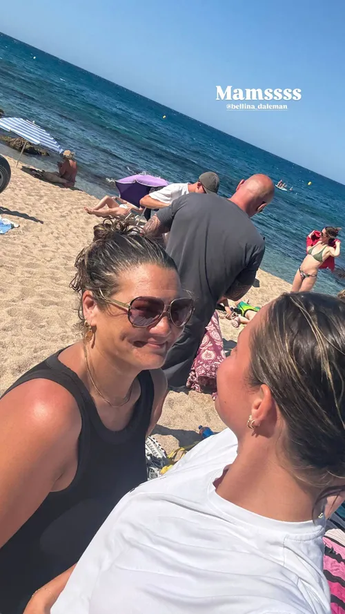 Angel Daleman met haar moeder