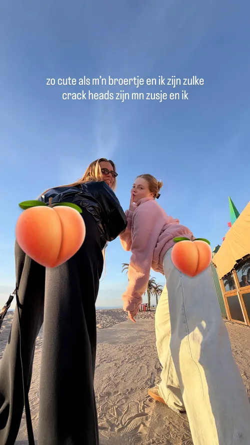 Lies Zhara met zusje