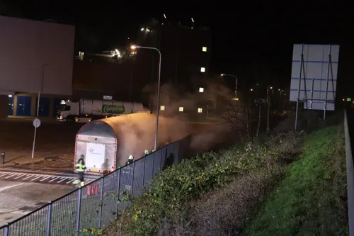 01 12 2019 vrachtwagenbrand dmv campina 02