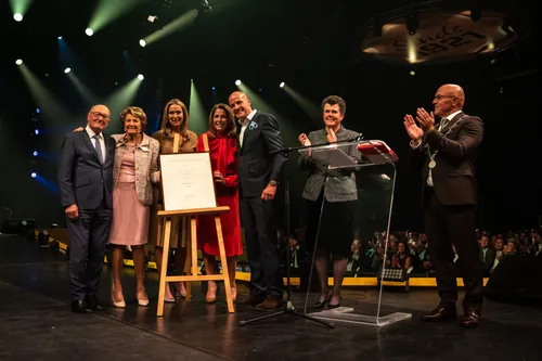 02 jumbo food groep krijgt predicaat koninklijk bij 100 jarig jubileum