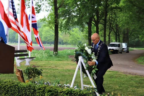 04 05 2020 kransleggingen boerdonk gemeente meierijstad 02