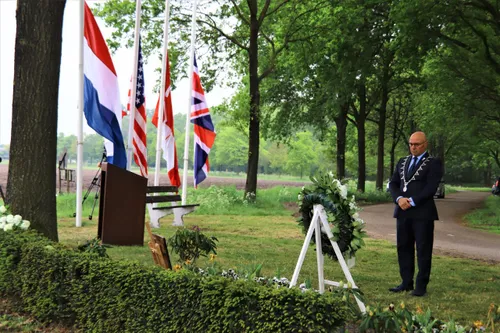 04 05 2020 kransleggingen boerdonk gemeente meierijstad 021