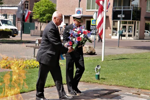 04 05 2020 kransleggingen veghel gemeente meierijstad 03