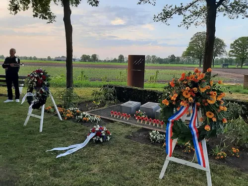 04 05 2022 dodenherdenking boerdonk bij lancestermonument