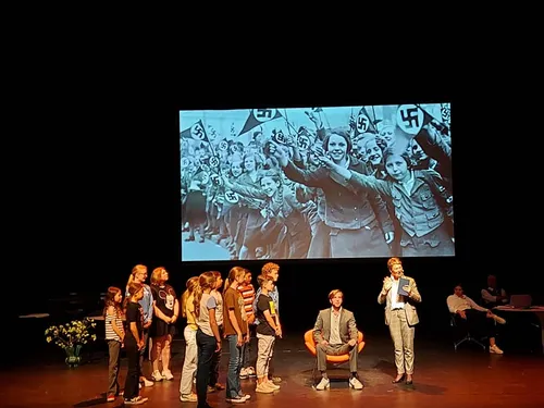 04 05 2022 dodenherdenking de blauwe kei