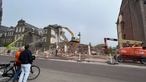 06 05 2022 sloop zigzag gebouw 04