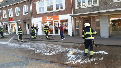 15 04 2019 brandweer reinigt wekdek schijndel 04