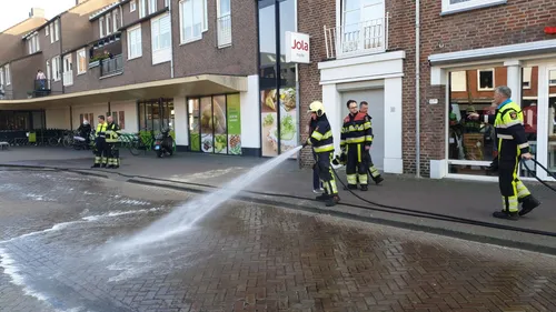 15 04 2019 brandweer reinigt wekdek schijndel 13
