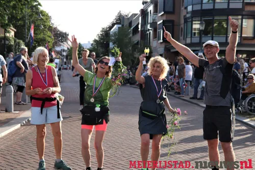 17 06 2022 avondvierdaagse defile 01