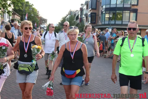 17 06 2022 avondvierdaagse defile 09