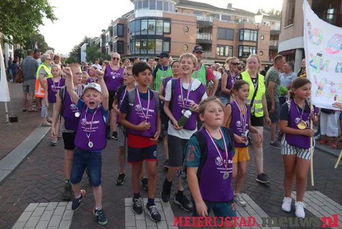 17 06 2022 avondvierdaagse defile 19