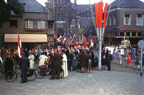 1955 003135jve events troonwisseling wilhelmina juliana 0000 kleur 1948