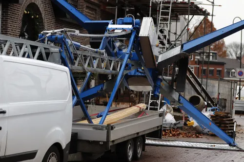 20 12 2022 bouwkraan valt op werkbus 02