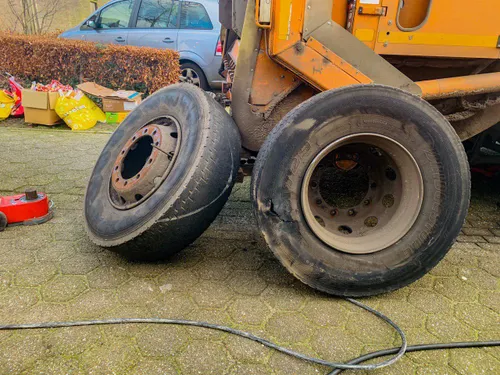 21 12 2019 vrachtwagen veroorzaakt schade 02